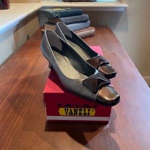 Vaneli Pewter Nappa/PT   Size 6